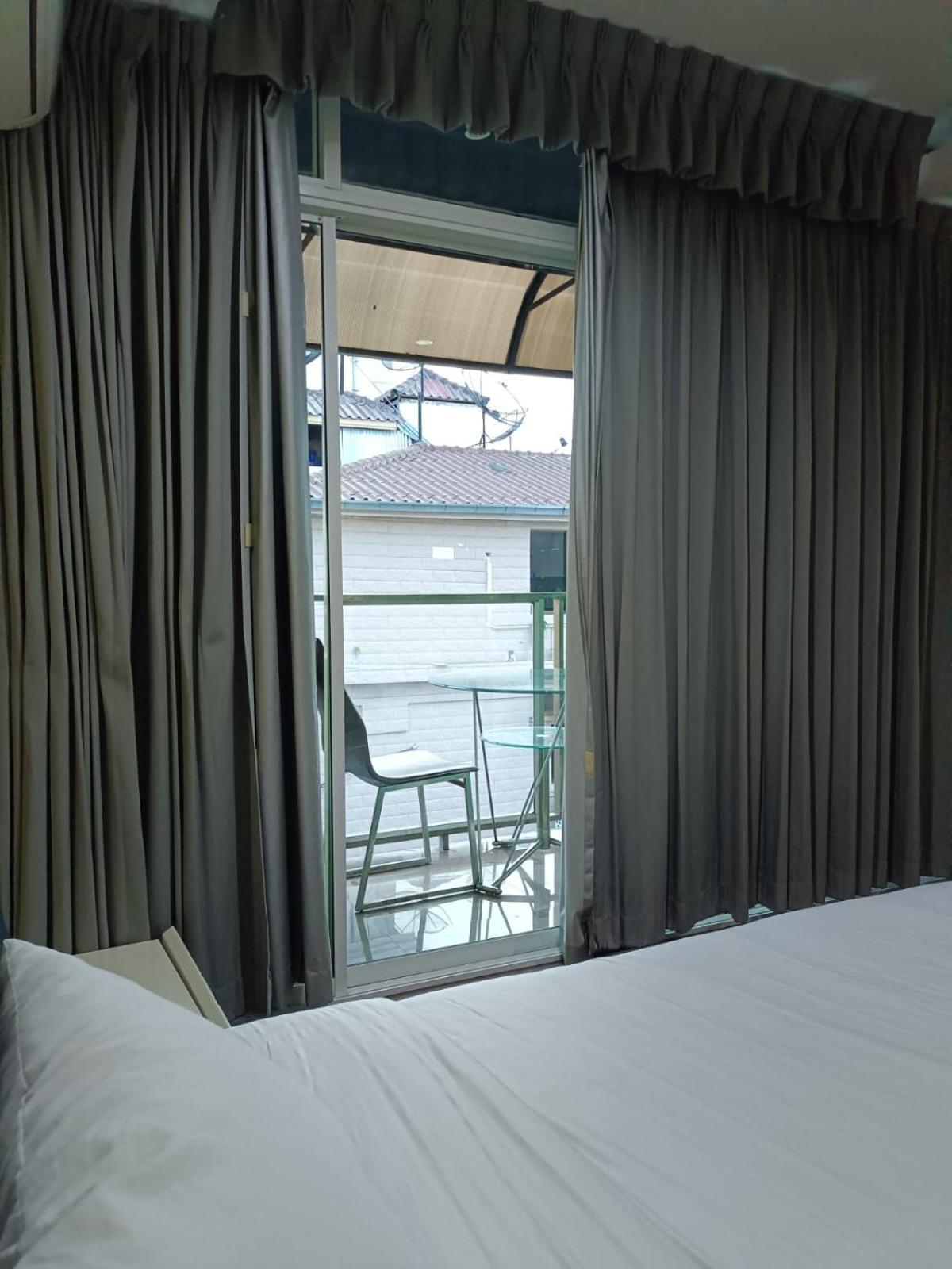 Del Mar Rooms Pattaya Bagian luar foto
